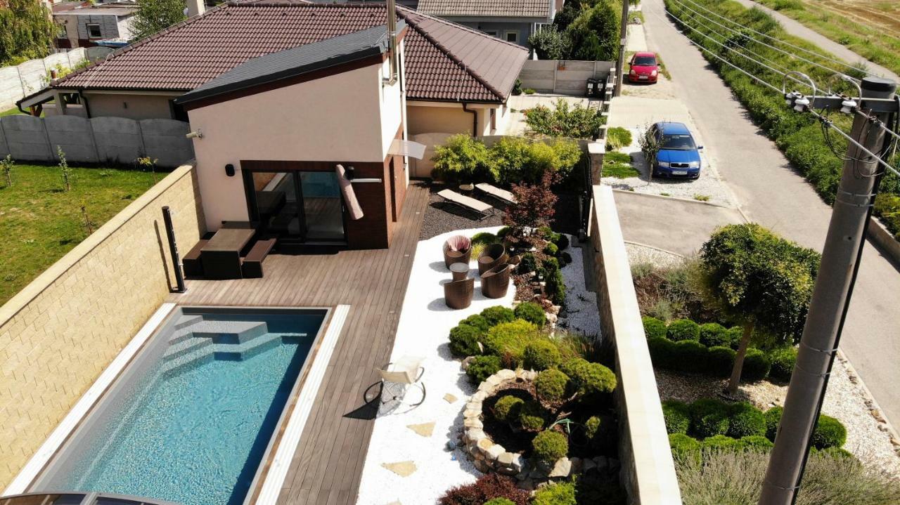 Apartament Tiny House With Private Pool Janosikova Zewnętrze zdjęcie